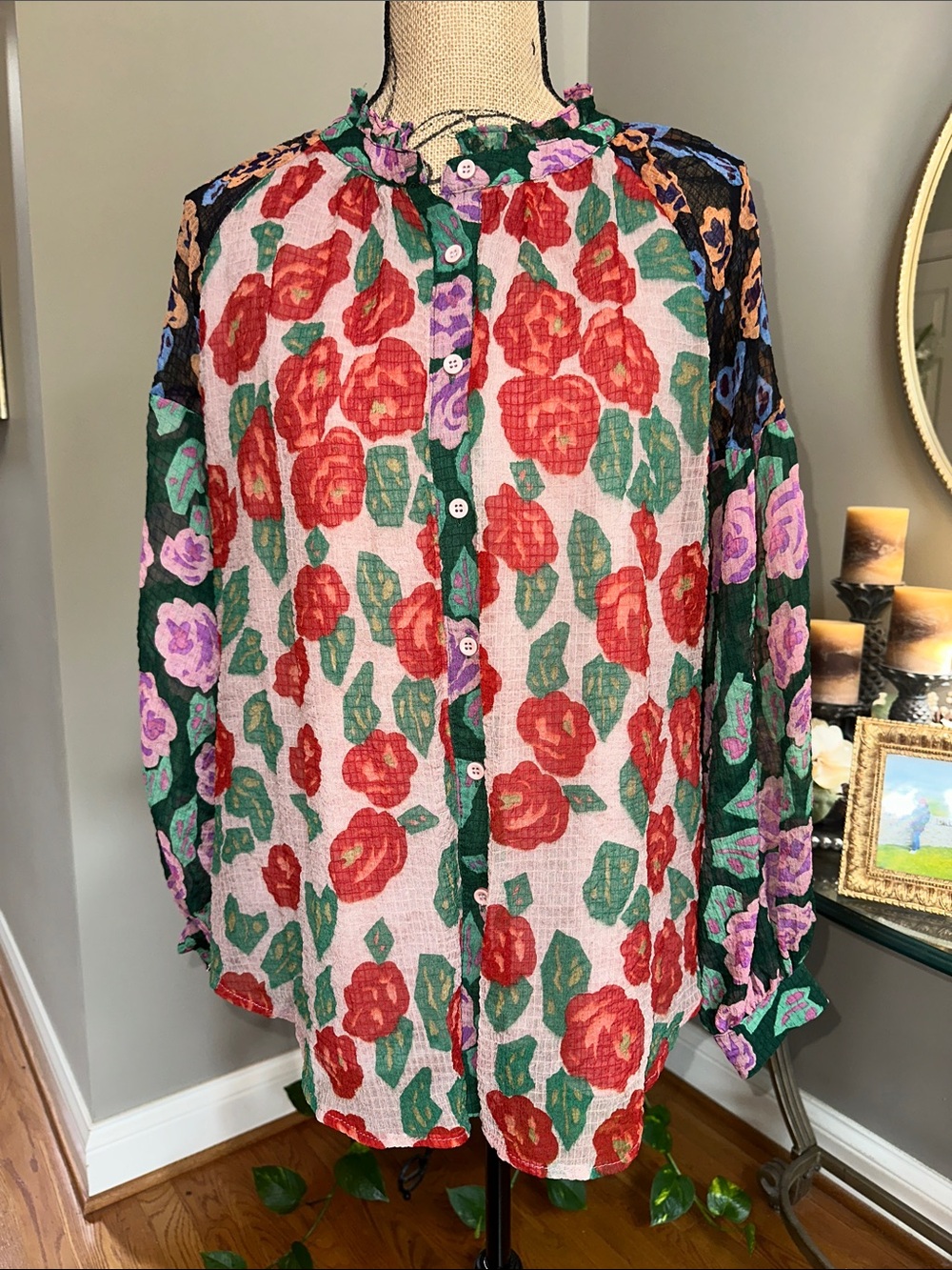 Casual Button-Down Shirt with Red Floral Print and Green Leaves size large